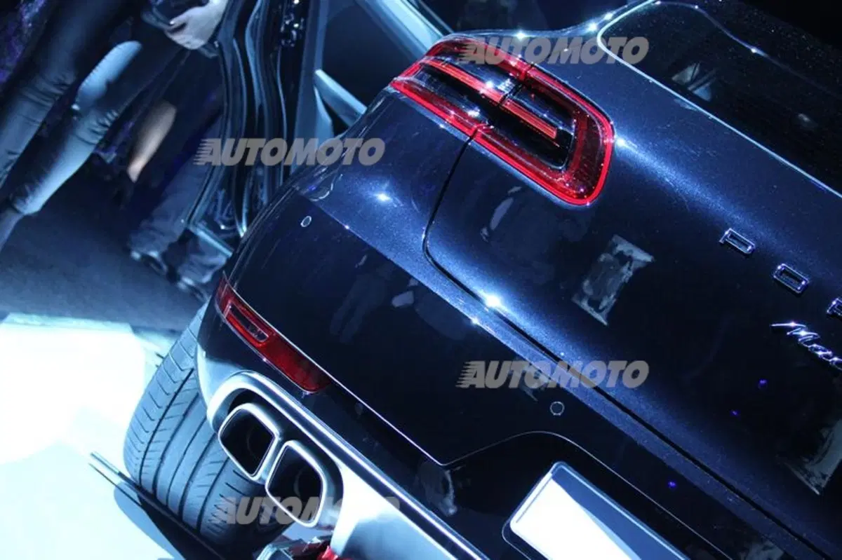 Porsche Macan arriva in Italia: eccola in anteprima a Milano (33)