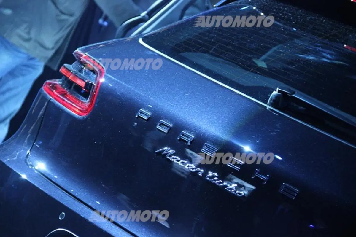Porsche Macan arriva in Italia: eccola in anteprima a Milano (34)