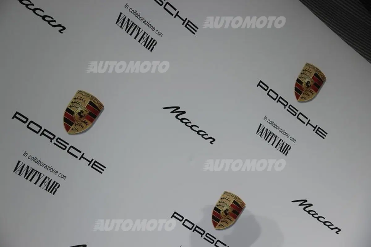 Porsche Macan arriva in Italia: eccola in anteprima a Milano (38)