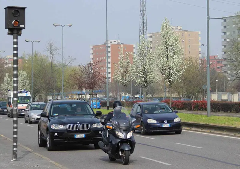 L'autovelox controller&agrave; l'assicurazione: ecco i nostri dubbi
