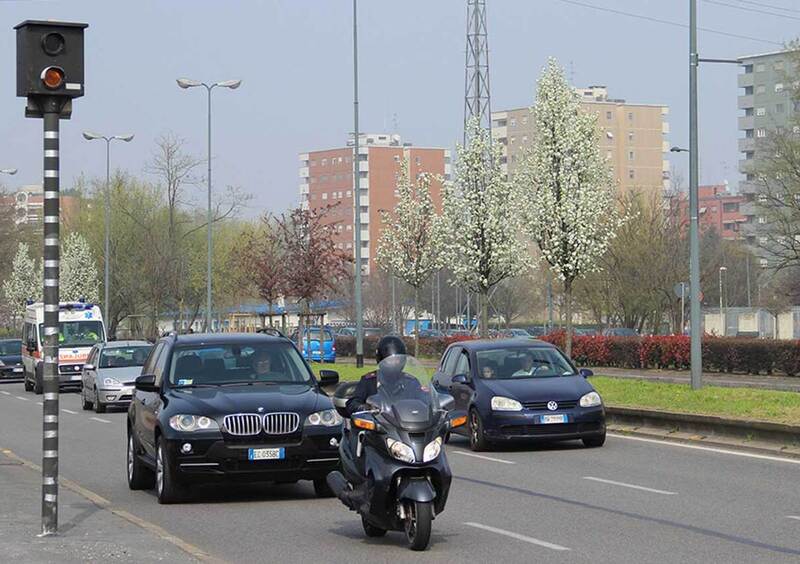 L&#039;autovelox controller&agrave; l&#039;assicurazione: ecco i nostri dubbi