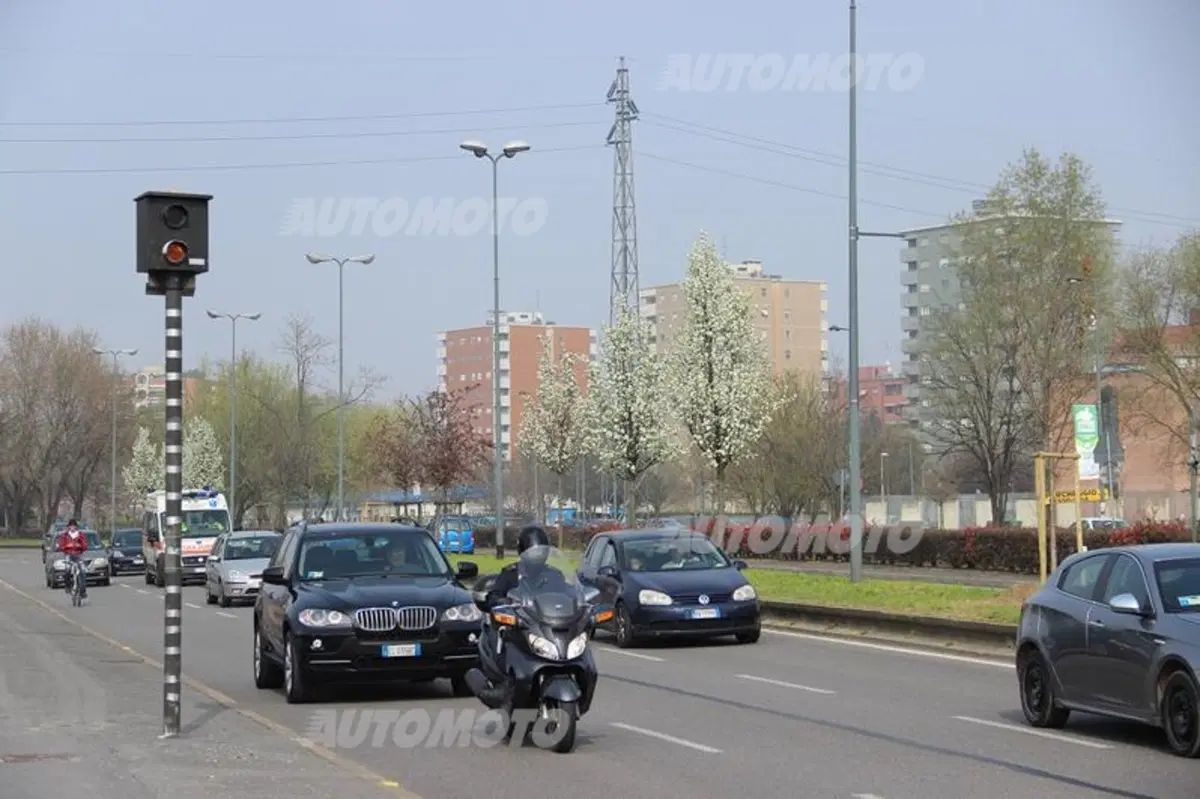 Nuovi Autovelox a Milano, multe a raffica in pochi secondi: il video