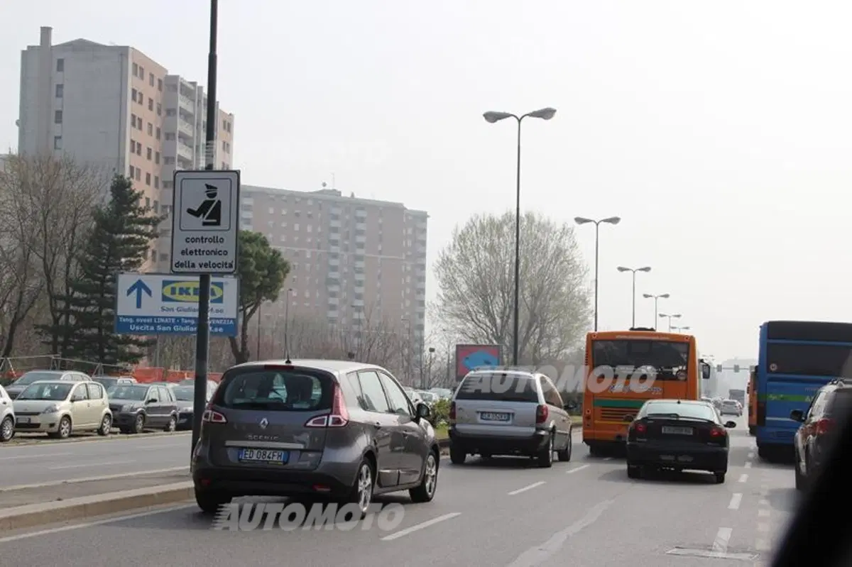 Nuovi Autovelox a Milano, multe a raffica in pochi secondi: il video (2)