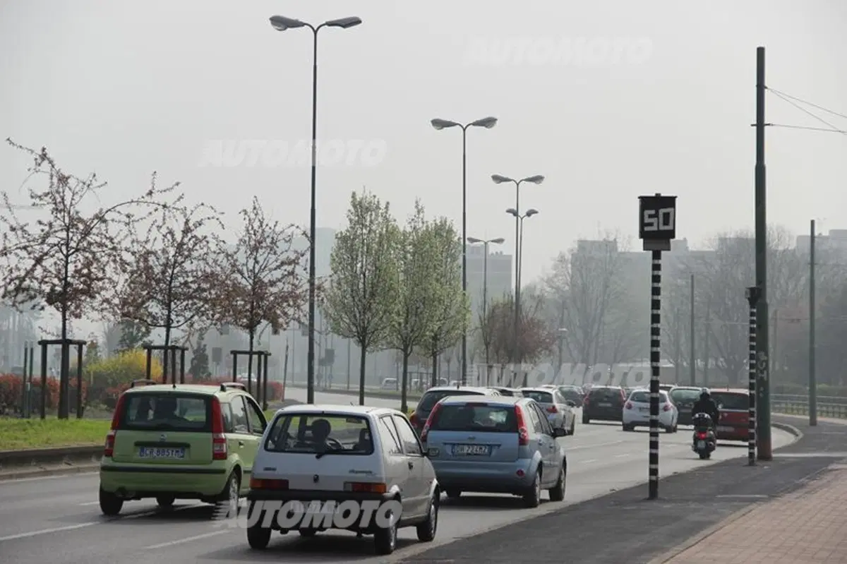 Nuovi Autovelox a Milano, multe a raffica in pochi secondi: il video (4)