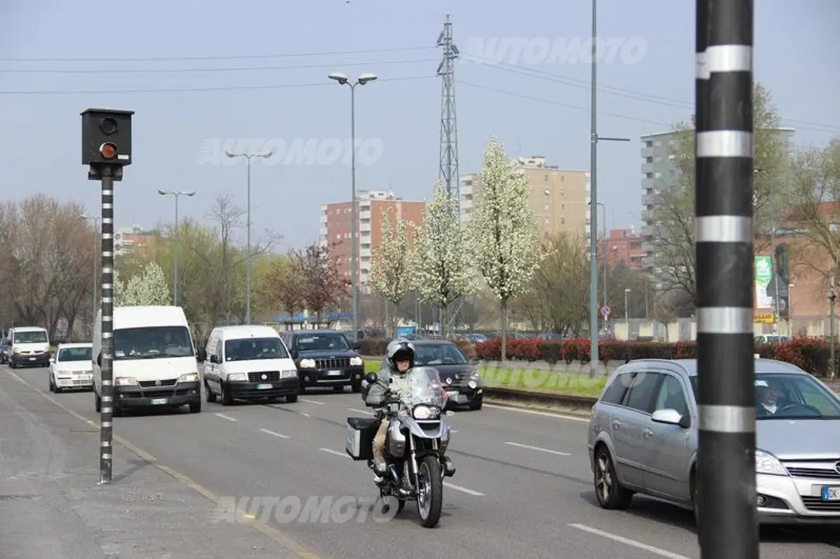 Nuovi Autovelox a Milano, multe a raffica in pochi secondi: il video (6)