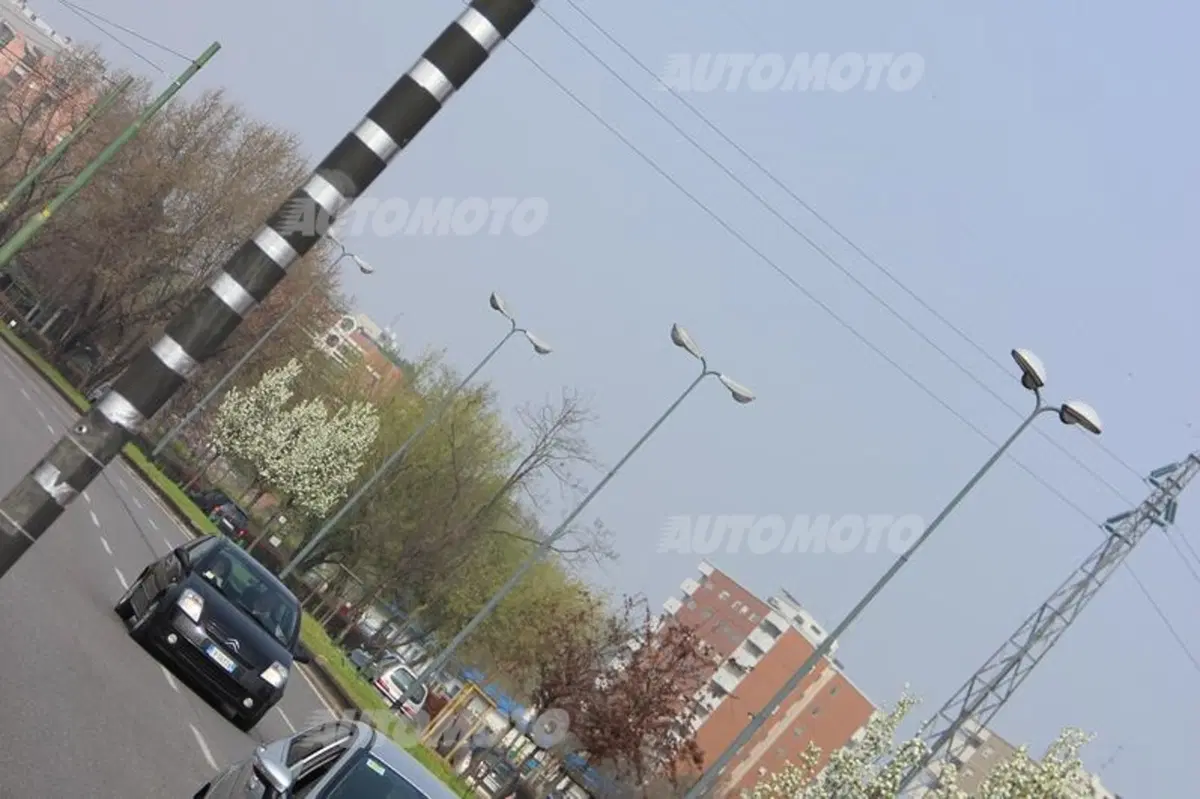 Nuovi Autovelox a Milano, multe a raffica in pochi secondi: il video (7)
