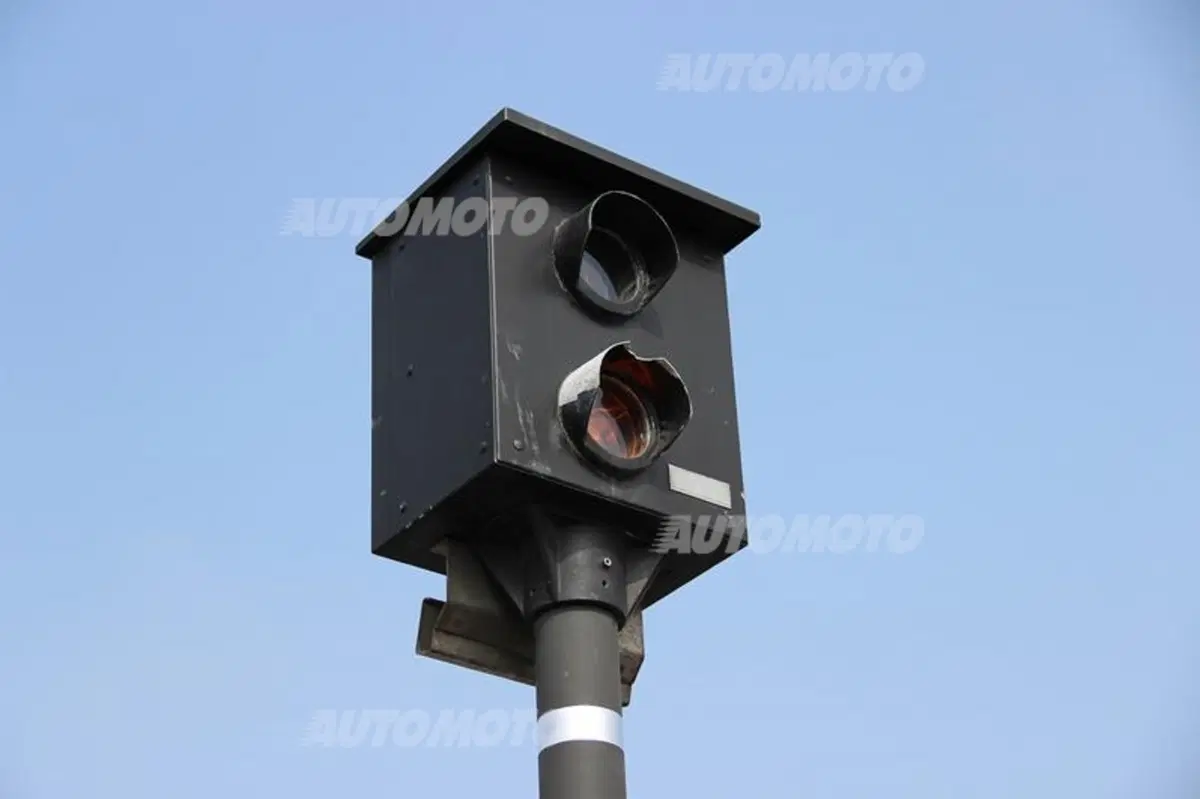 Nuovi Autovelox a Milano, multe a raffica in pochi secondi: il video (14)