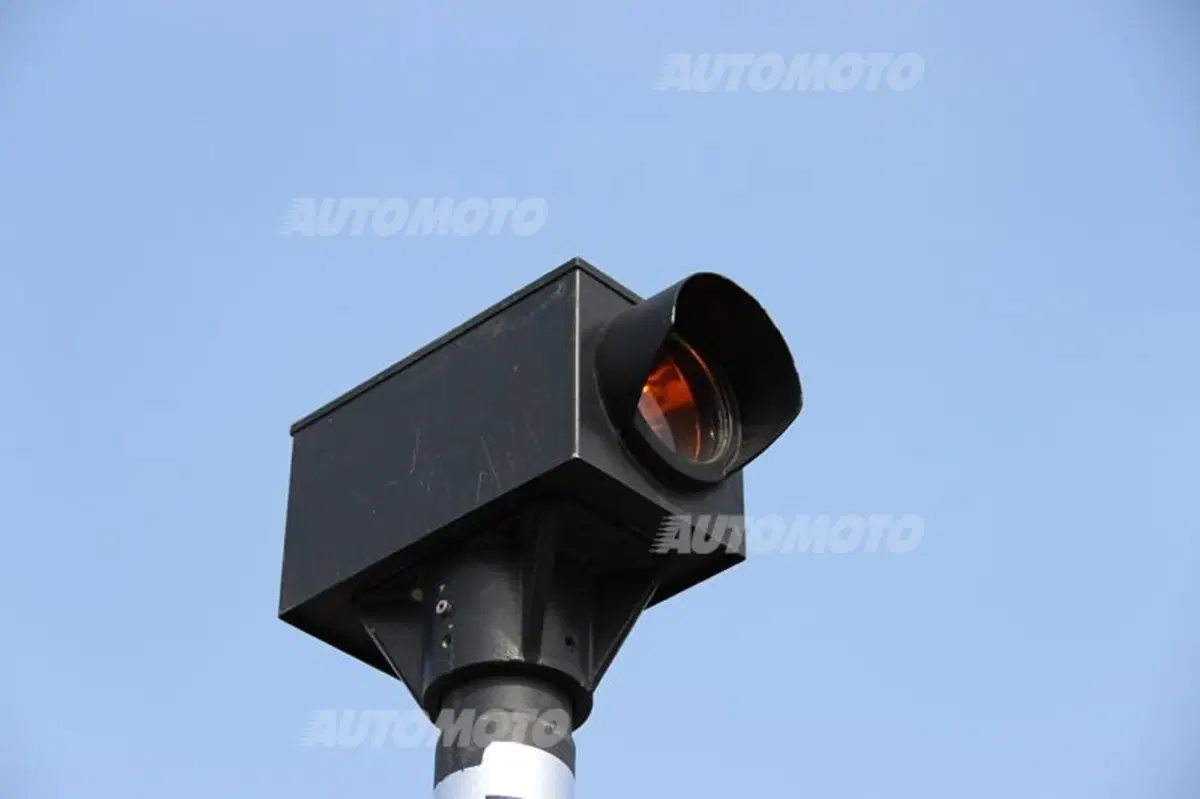 Nuovi Autovelox a Milano, multe a raffica in pochi secondi: il video (15)