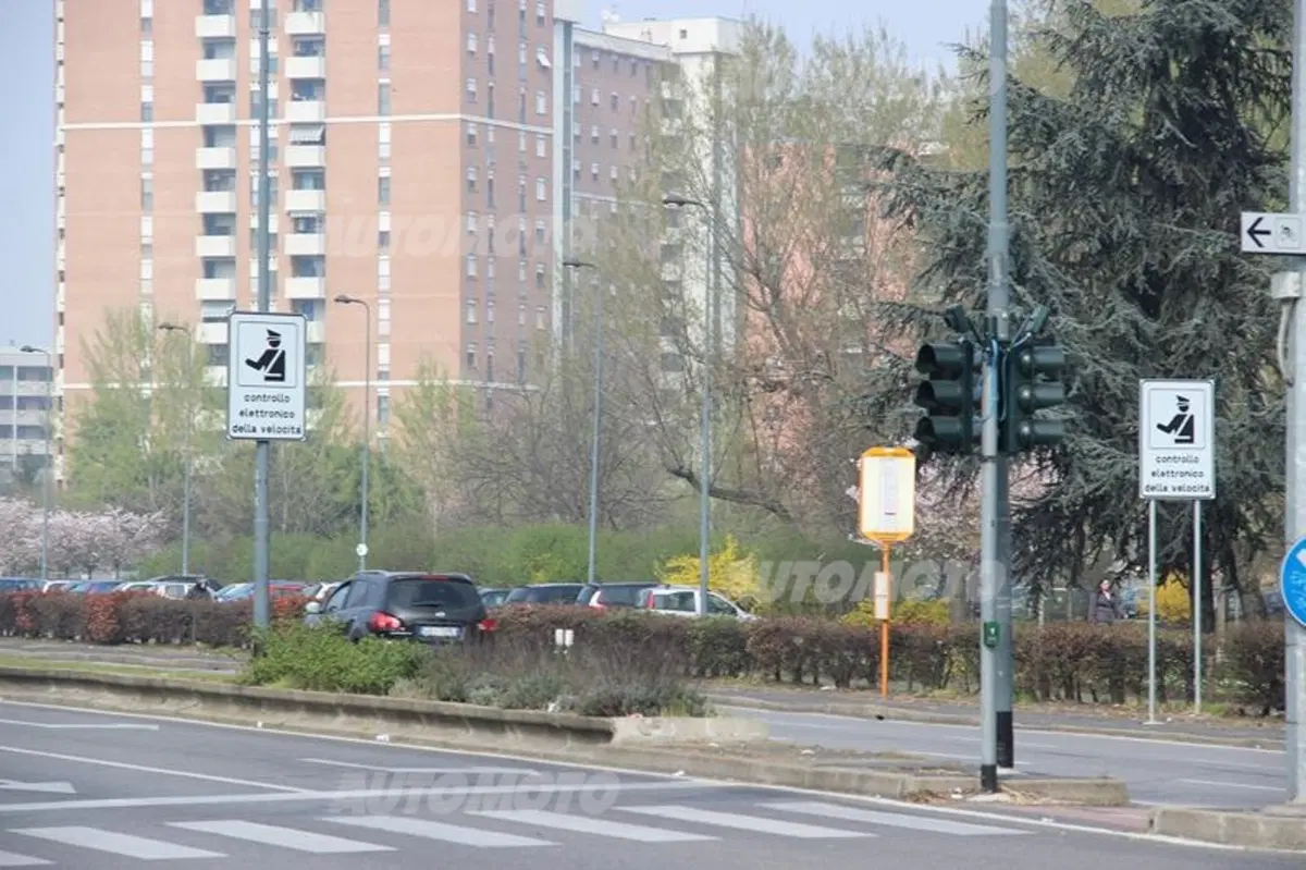 Nuovi Autovelox a Milano, multe a raffica in pochi secondi: il video (18)