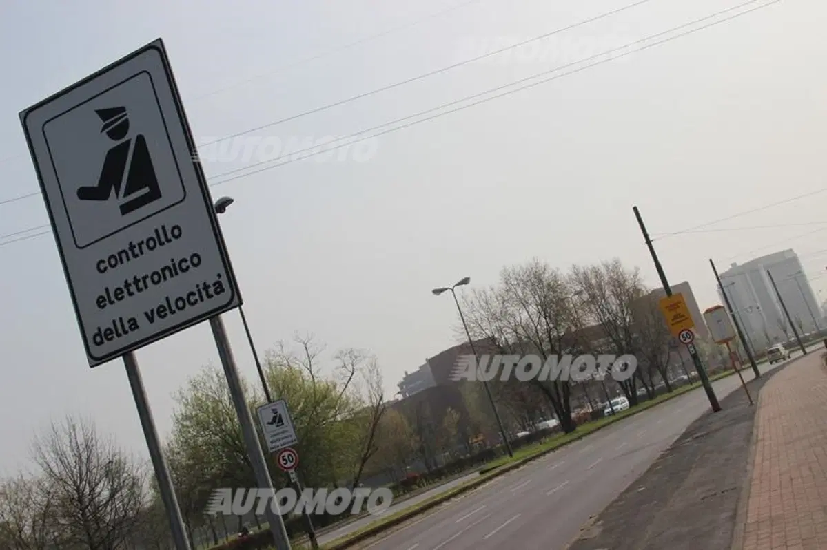 Nuovi Autovelox a Milano, multe a raffica in pochi secondi: il video (19)