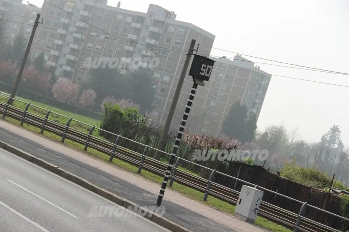 Nuovi Autovelox a Milano, multe a raffica in pochi secondi: il video (20)