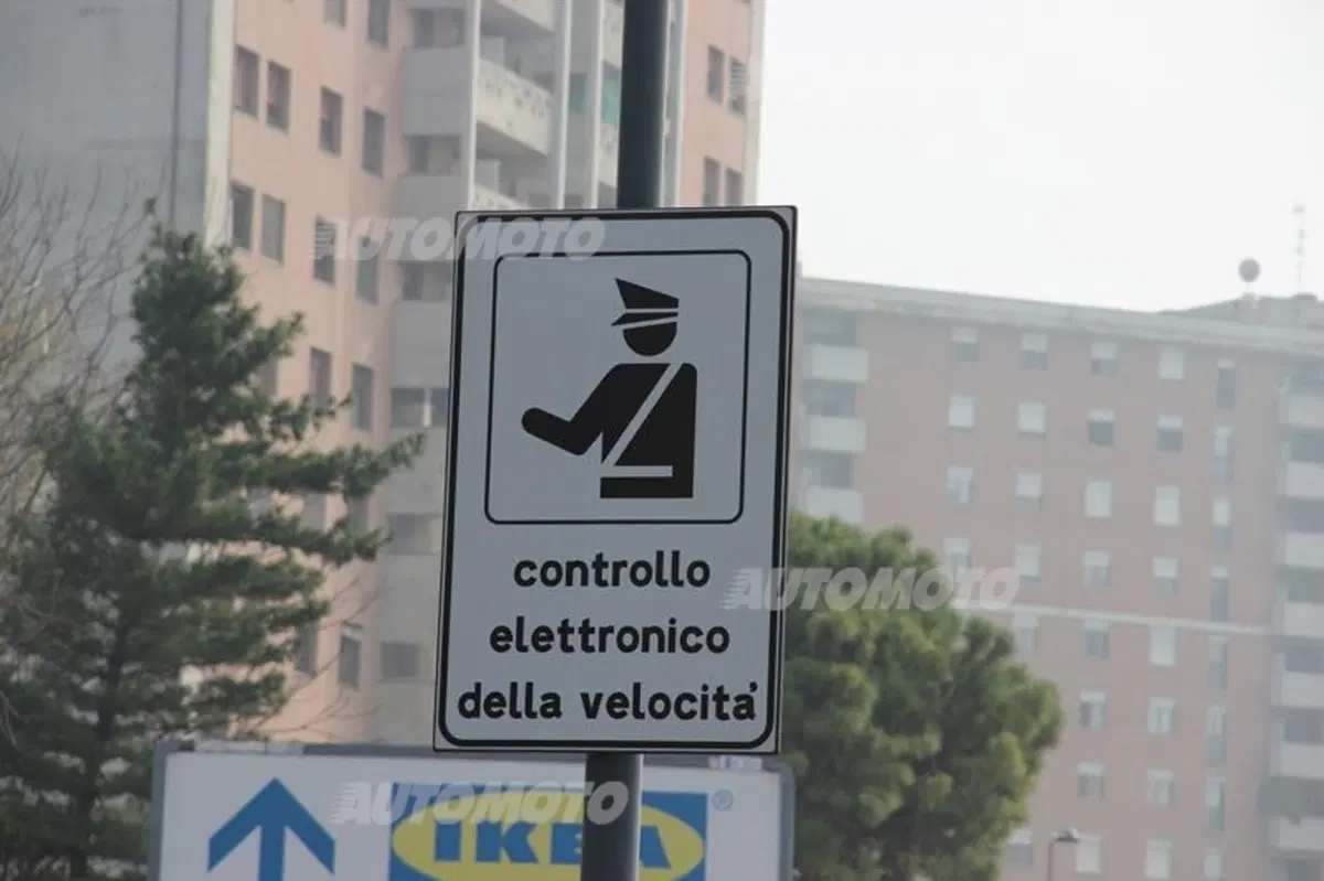 Nuovi Autovelox a Milano, multe a raffica in pochi secondi: il video (23)