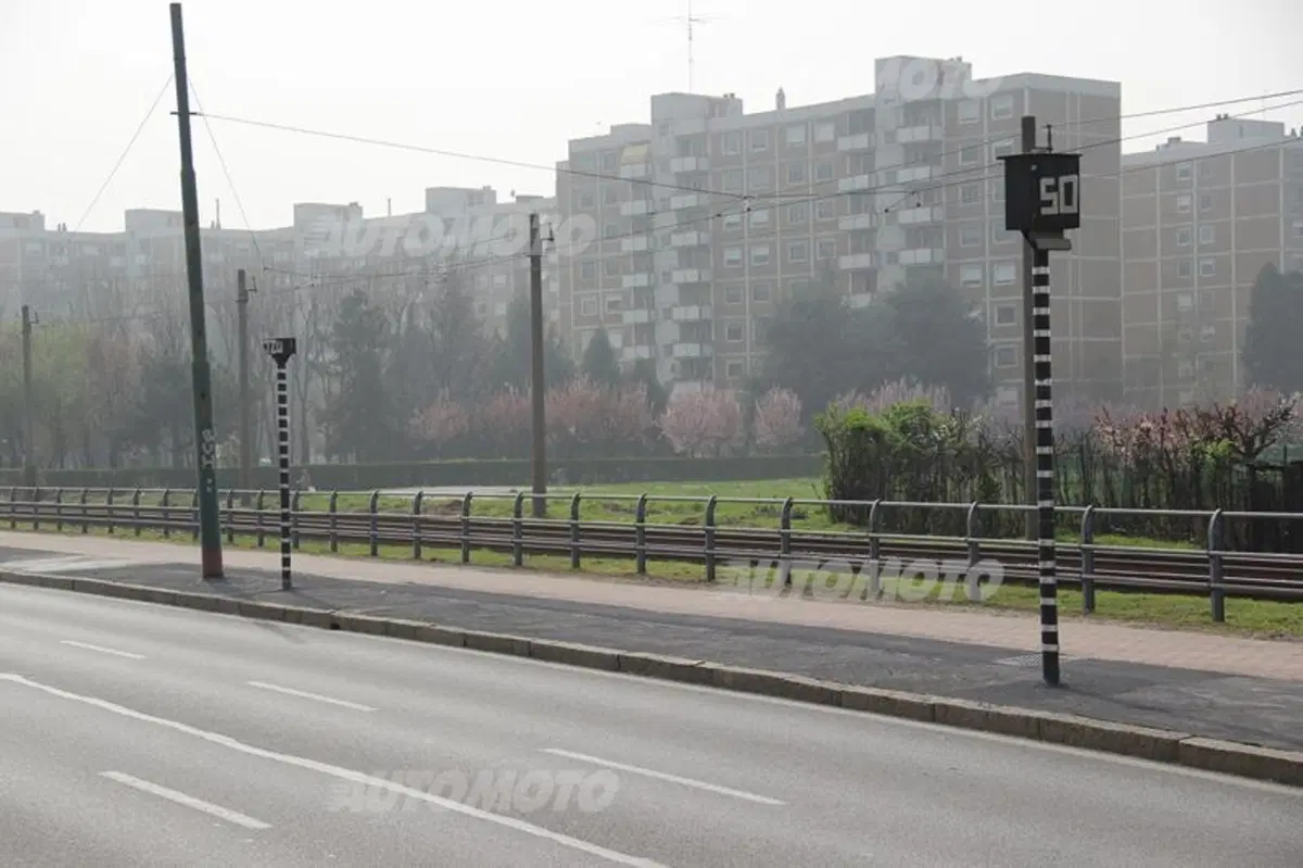 Nuovi Autovelox a Milano, multe a raffica in pochi secondi: il video (26)