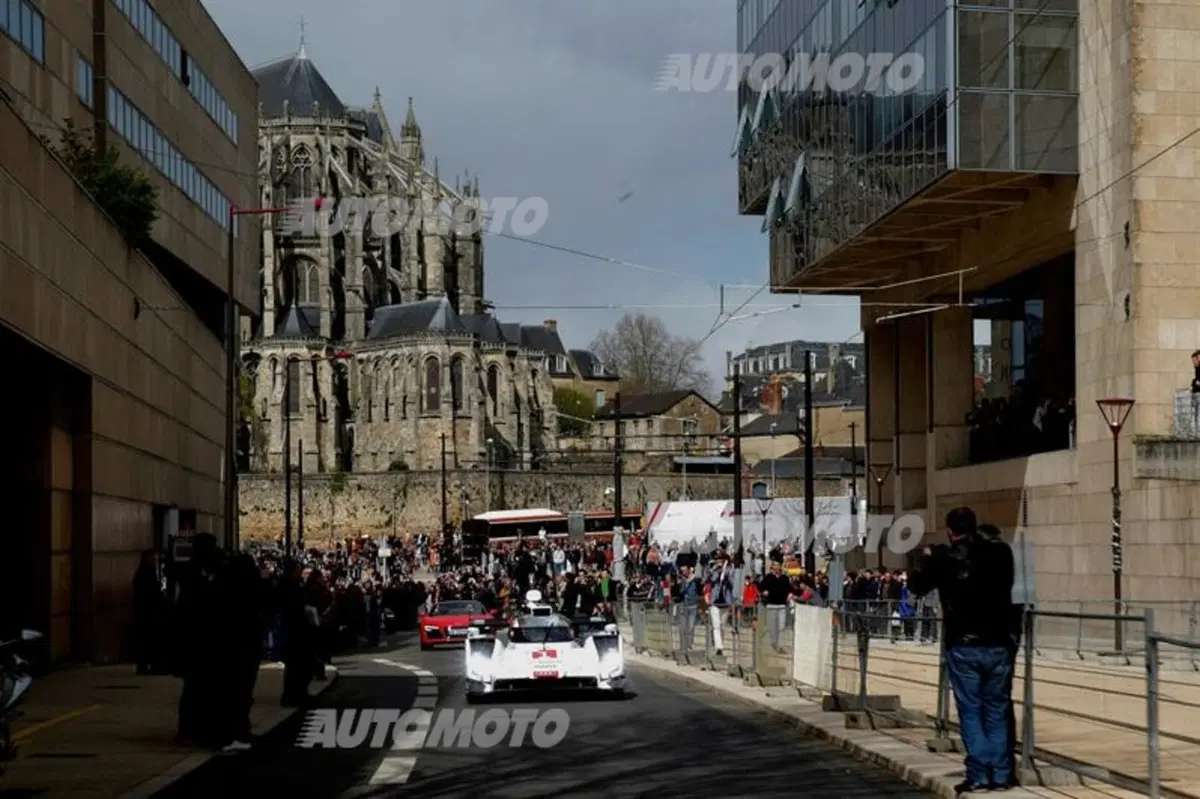 Audi R18 e-tron quattro: ecco la livrea definitiva per il 2014 (12)