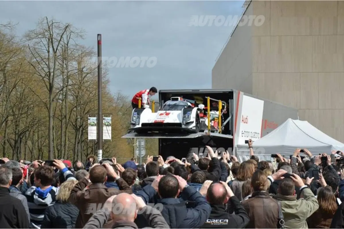 Audi R18 e-tron quattro: ecco la livrea definitiva per il 2014 (14)