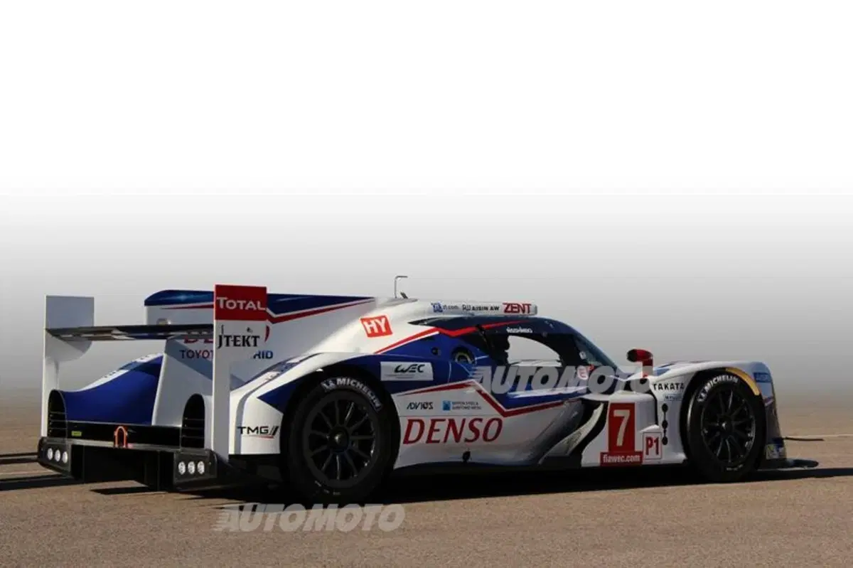 Toyota TS040 Hybrid: 1.000 CV e 4WD per la 24 Ore di Le Mans (2)