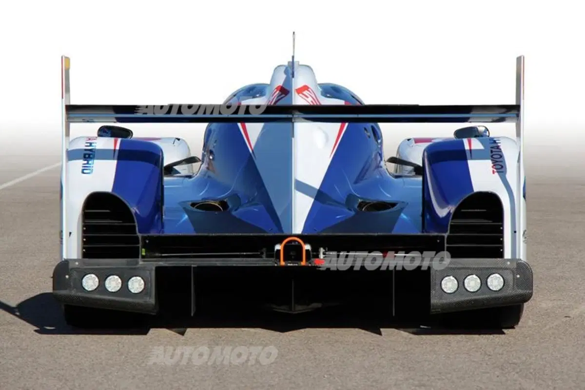 Toyota TS040 Hybrid: 1.000 CV e 4WD per la 24 Ore di Le Mans (9)