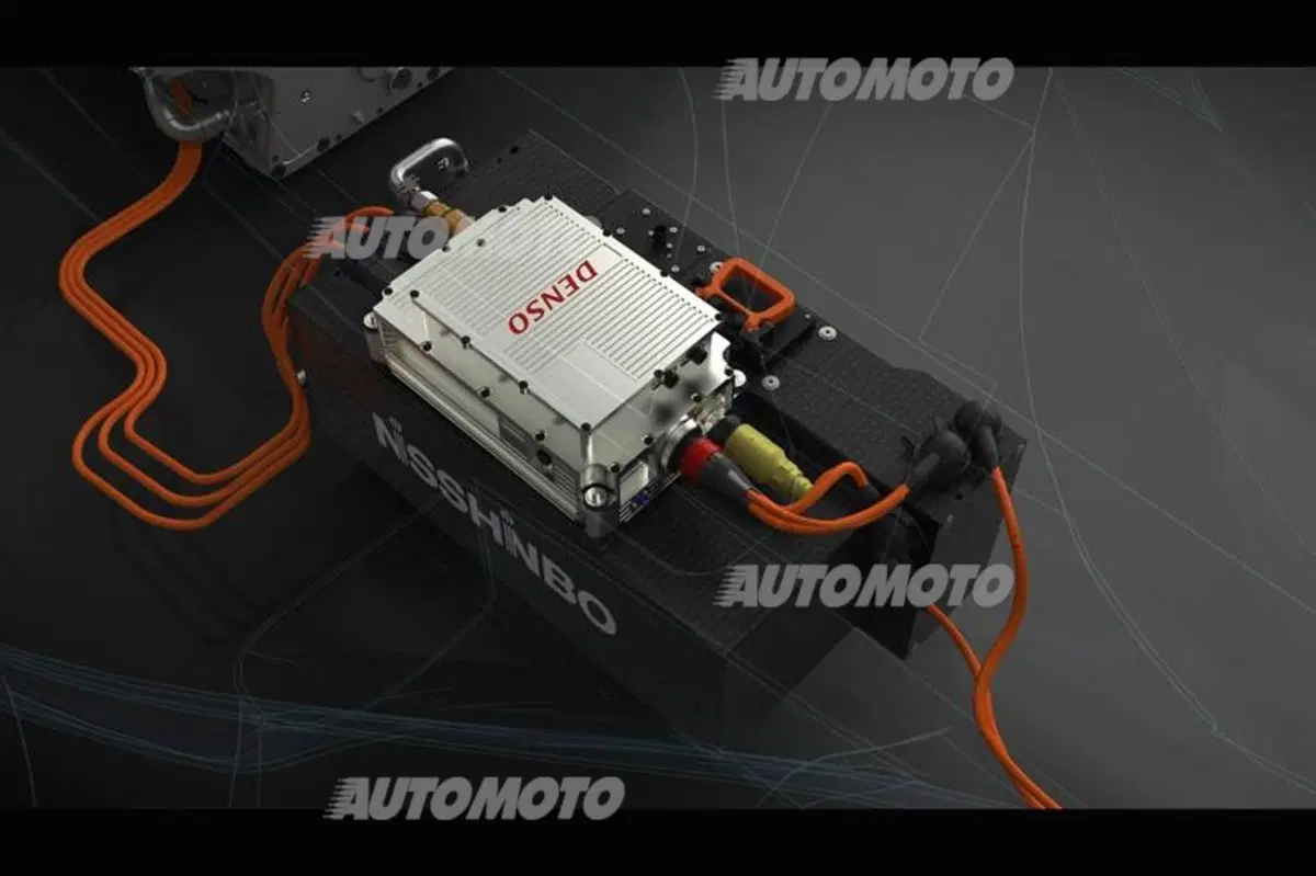 Toyota TS040 Hybrid: 1.000 CV e 4WD per la 24 Ore di Le Mans (15)