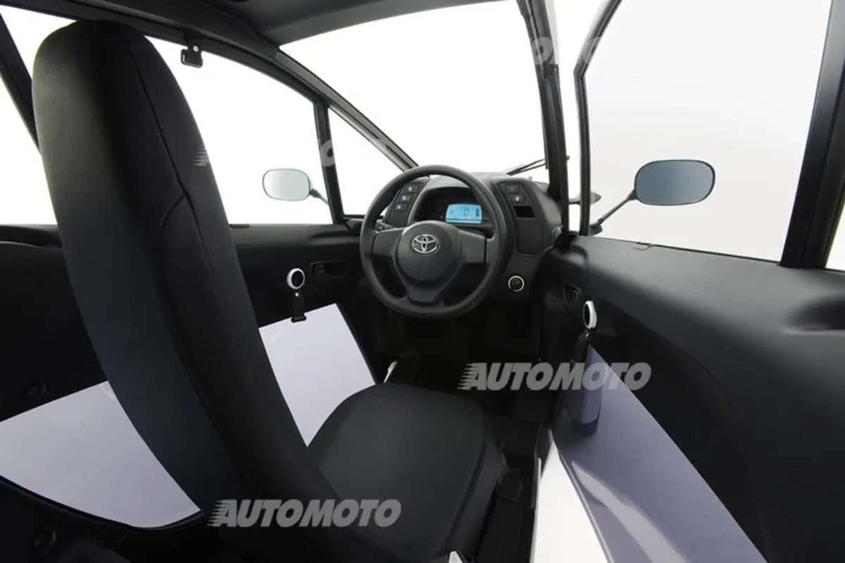 Toyota i-Road: inizia il collaudo del tre ruote elettrico. Guardate come piega! (6)