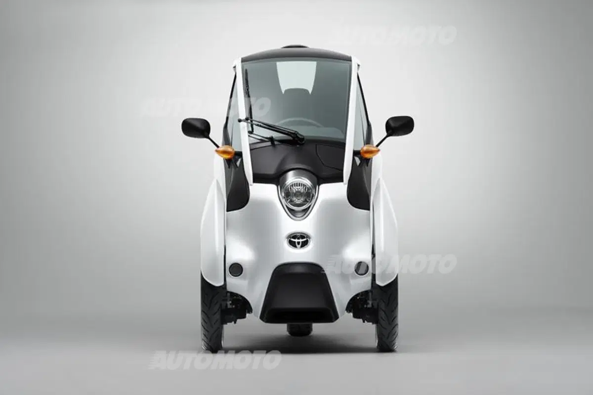Toyota i-Road: inizia il collaudo del tre ruote elettrico. Guardate come piega! (8)