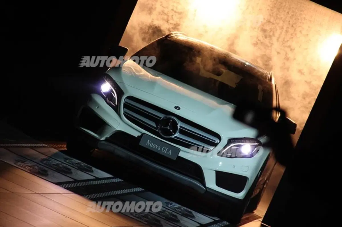 Mercedes GLA: arriva in Italia sulle note di Giorgia, Giuliano Palma e Saturnino (2)