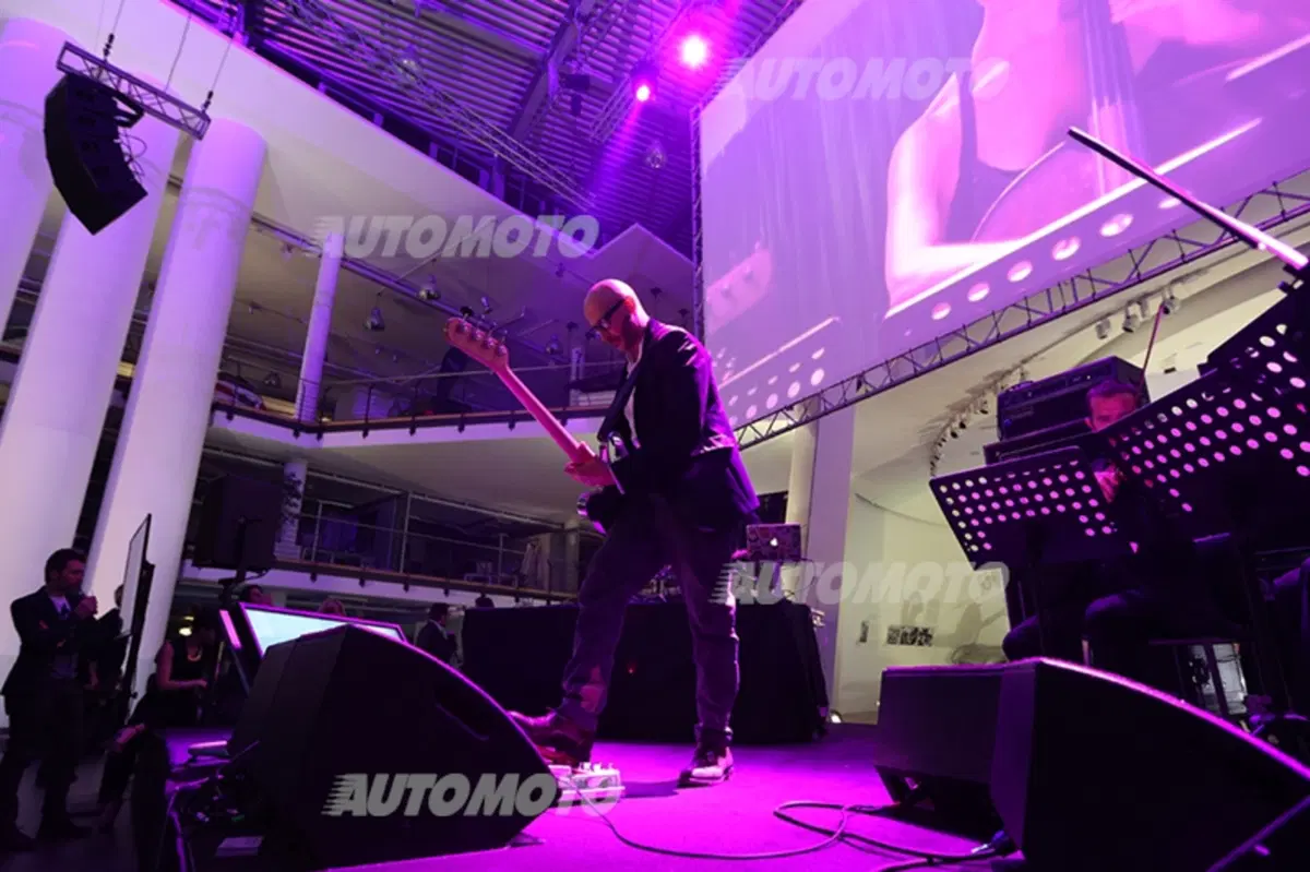 Mercedes GLA: arriva in Italia sulle note di Giorgia, Giuliano Palma e Saturnino (4)