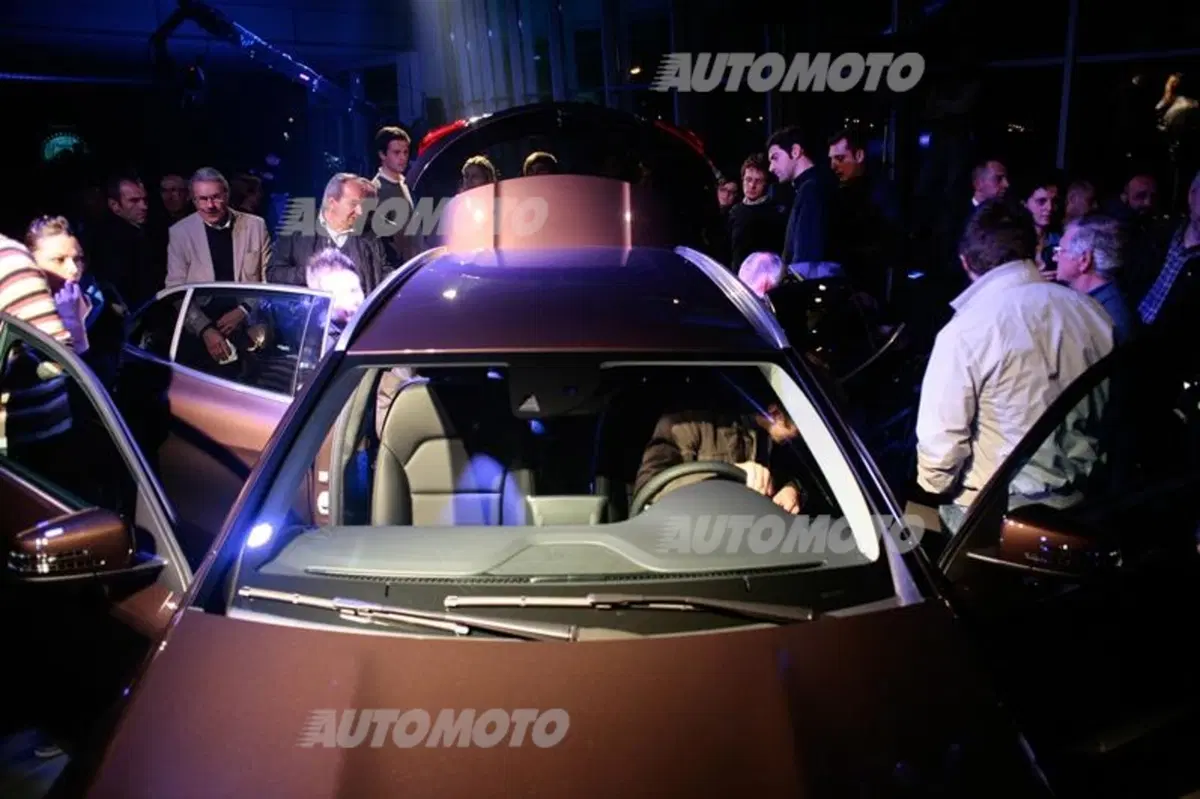 Mercedes GLA: arriva in Italia sulle note di Giorgia, Giuliano Palma e Saturnino (14)