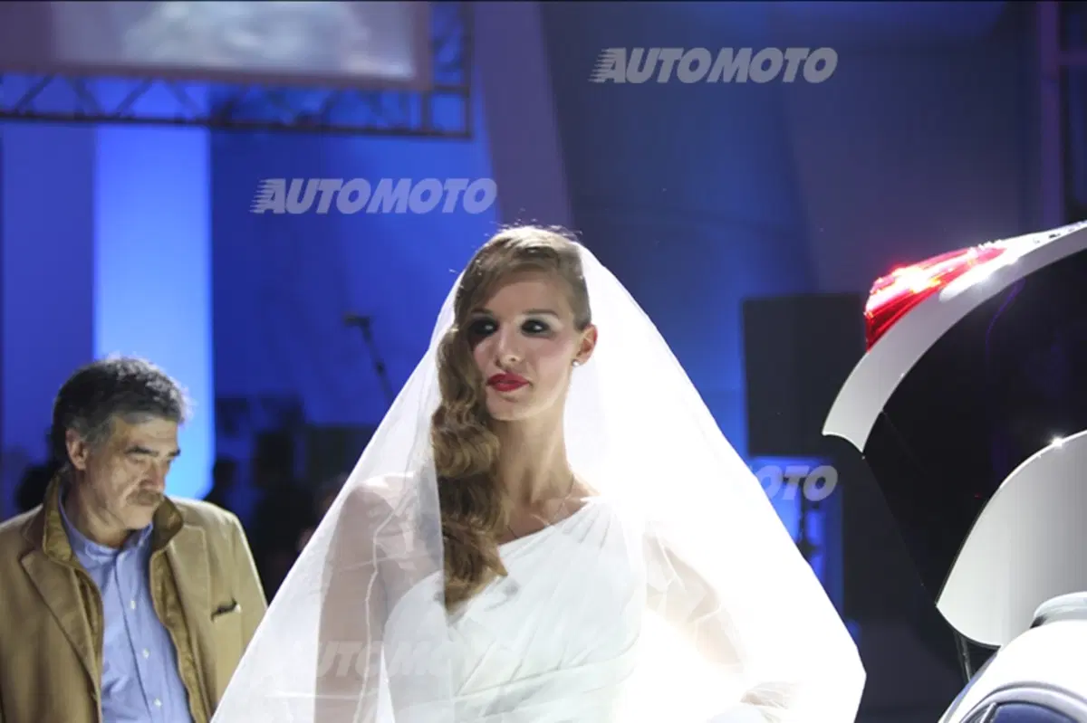 Mercedes GLA: arriva in Italia sulle note di Giorgia, Giuliano Palma e Saturnino (15)
