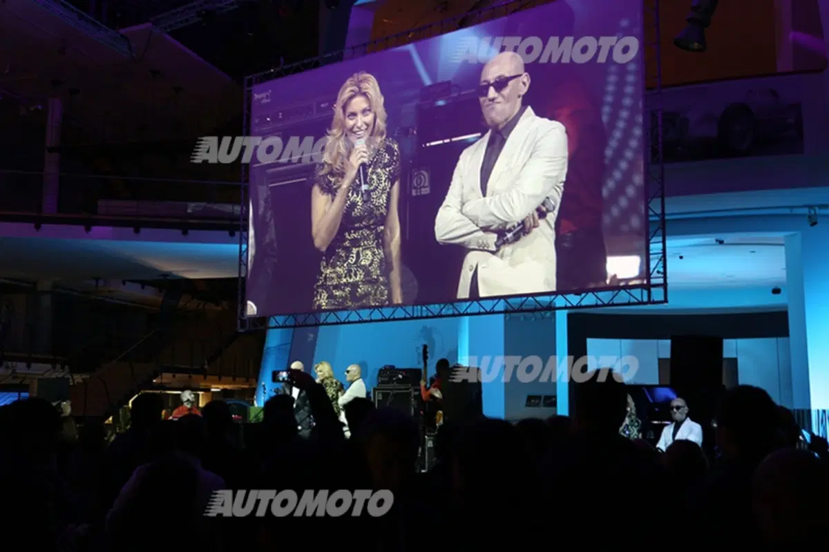 Mercedes GLA: arriva in Italia sulle note di Giorgia, Giuliano Palma e Saturnino (18)