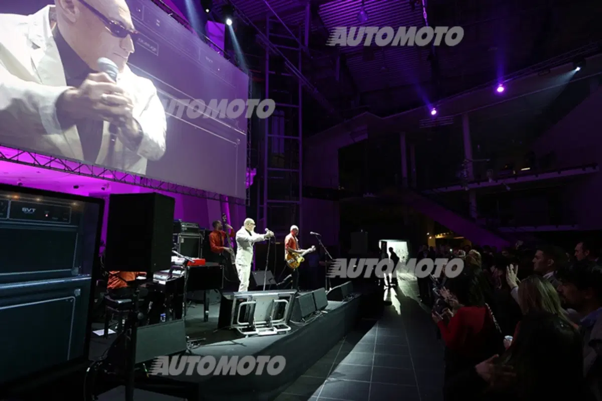 Mercedes GLA: arriva in Italia sulle note di Giorgia, Giuliano Palma e Saturnino (20)