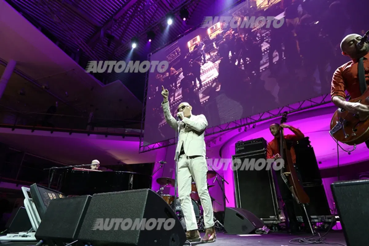 Mercedes GLA: arriva in Italia sulle note di Giorgia, Giuliano Palma e Saturnino (24)