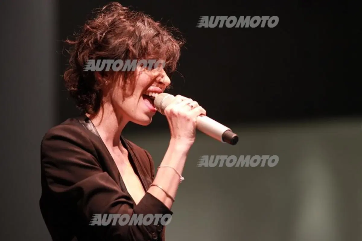 Mercedes GLA: arriva in Italia sulle note di Giorgia, Giuliano Palma e Saturnino (25)