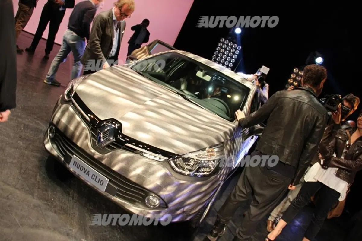 Renault Clio Costume National: l'alta moda entra in auto (6)