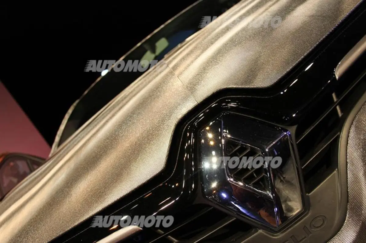 Renault Clio Costume National: l'alta moda entra in auto (11)