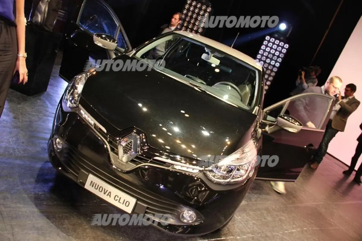 Renault Clio Costume National: l'alta moda entra in auto (14)