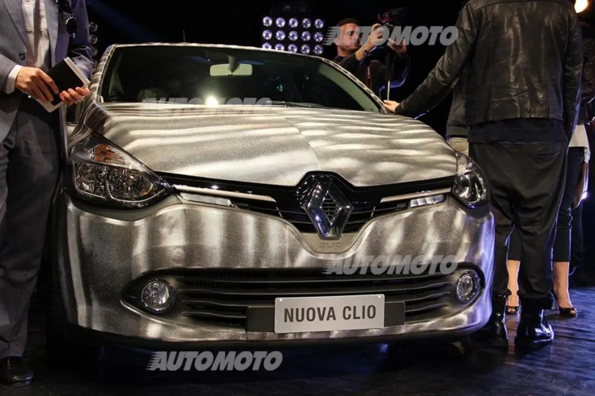 Renault Clio Costume National: l'alta moda entra in auto (16)