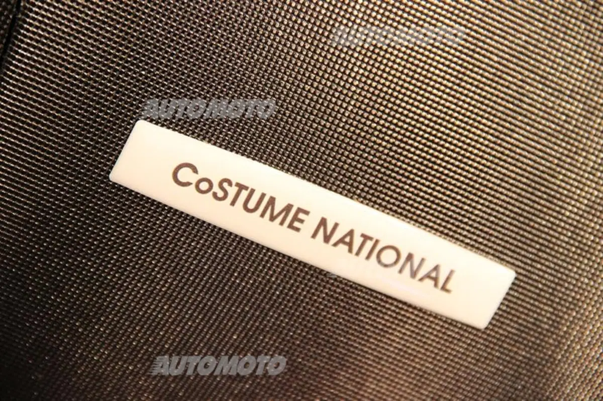 Renault Clio Costume National: l'alta moda entra in auto (19)
