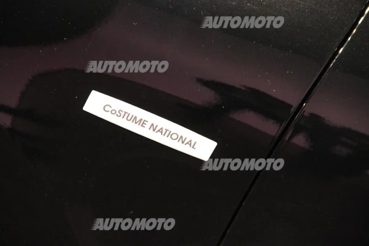 Renault Clio Costume National: l'alta moda entra in auto (20)