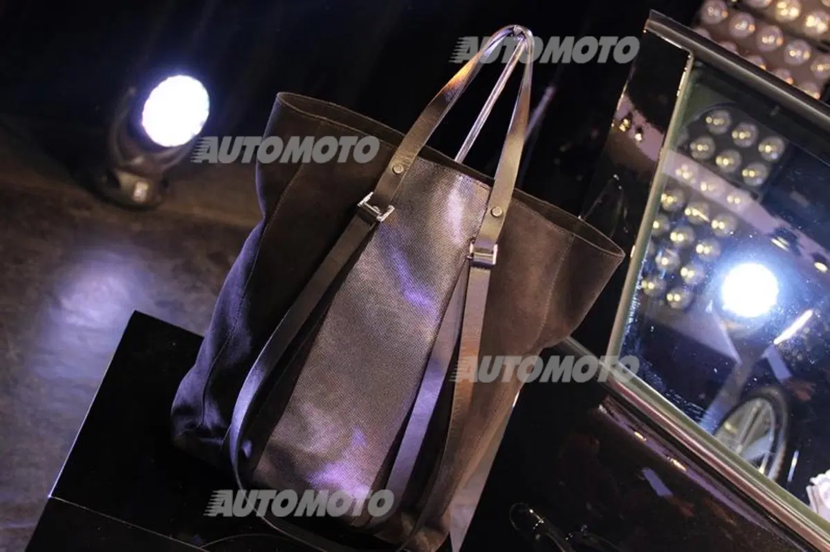 Renault Clio Costume National: l'alta moda entra in auto (21)