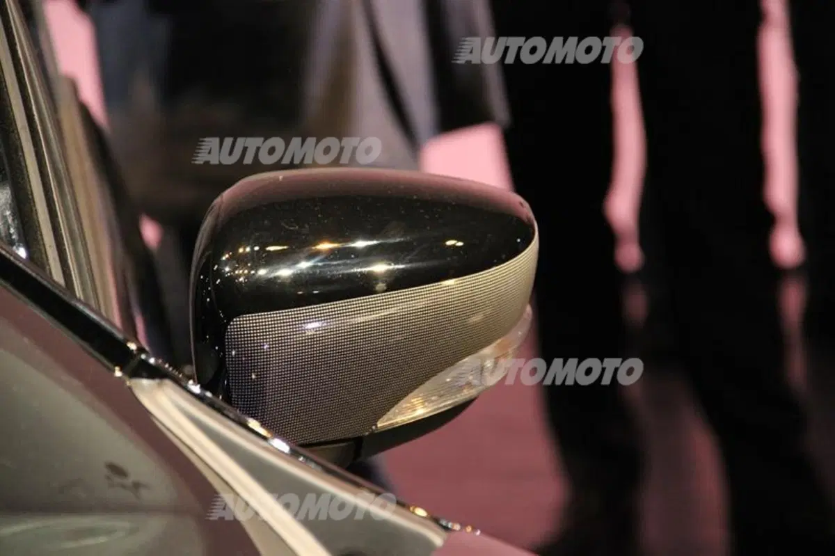 Renault Clio Costume National: l'alta moda entra in auto (23)