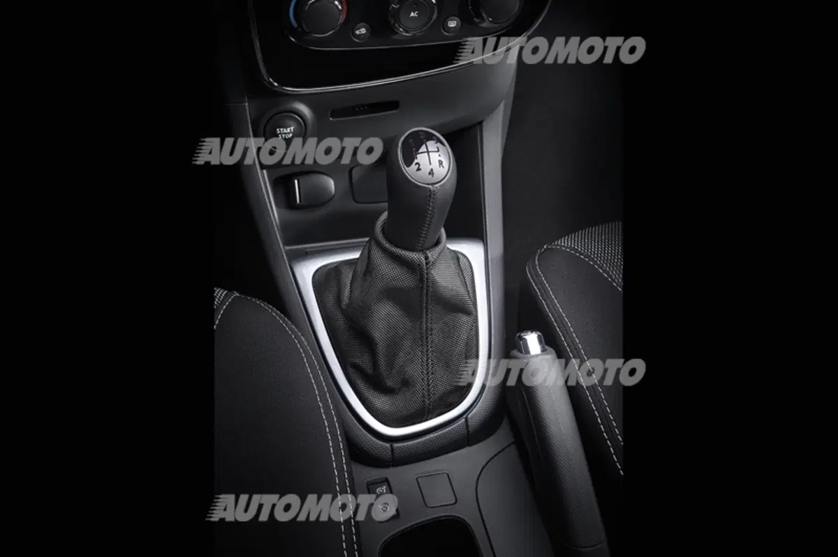 Renault Clio Costume National: l'alta moda entra in auto (29)