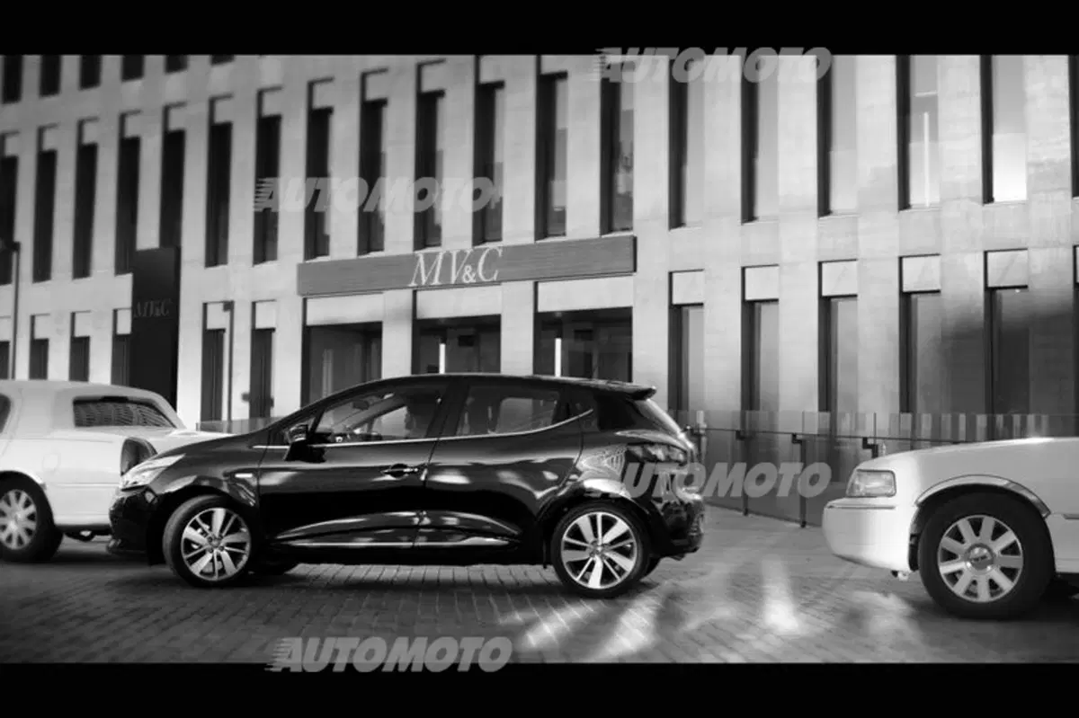 Renault Clio Costume National: l'alta moda entra in auto (30)