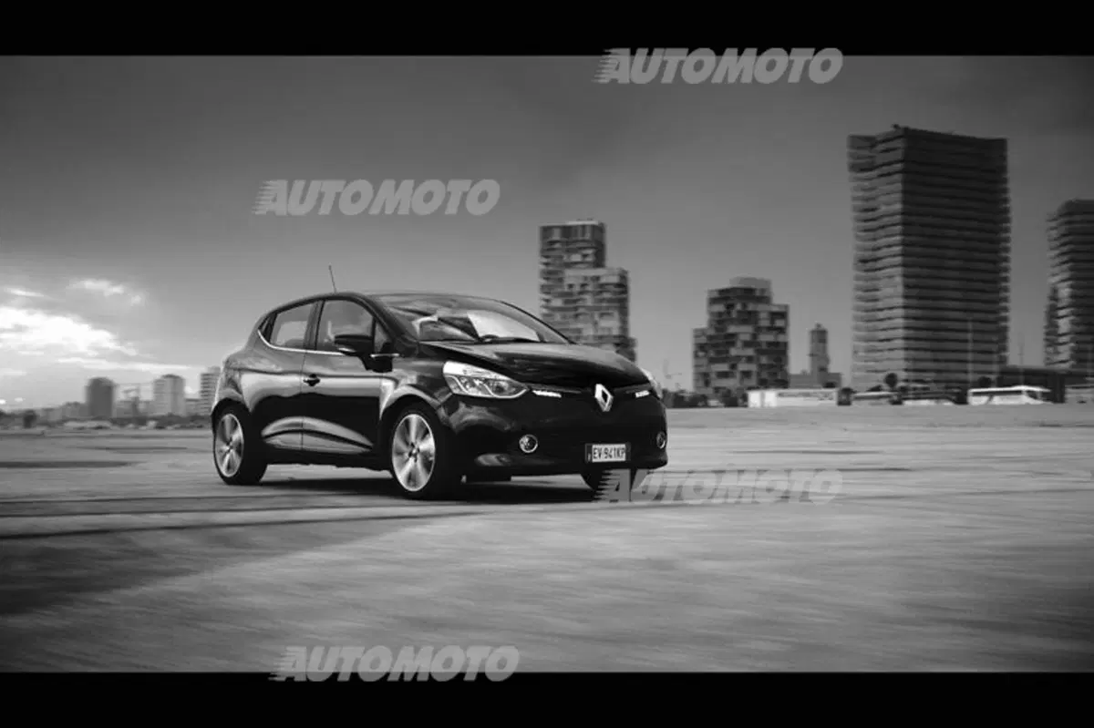 Renault Clio Costume National: l'alta moda entra in auto (31)