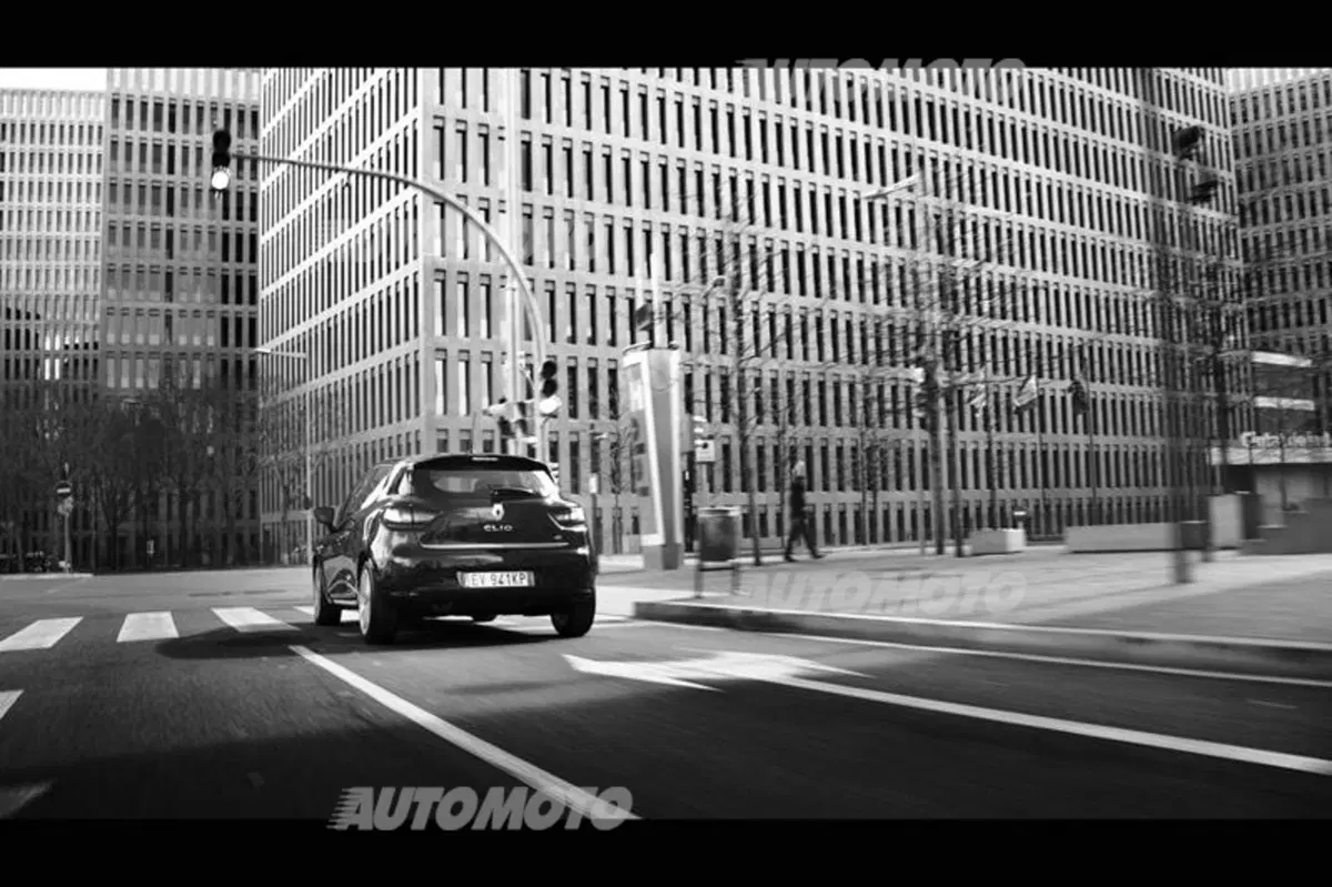 Renault Clio Costume National: l'alta moda entra in auto (32)