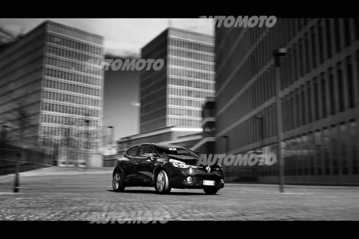 Renault Clio Costume National: l'alta moda entra in auto (33)