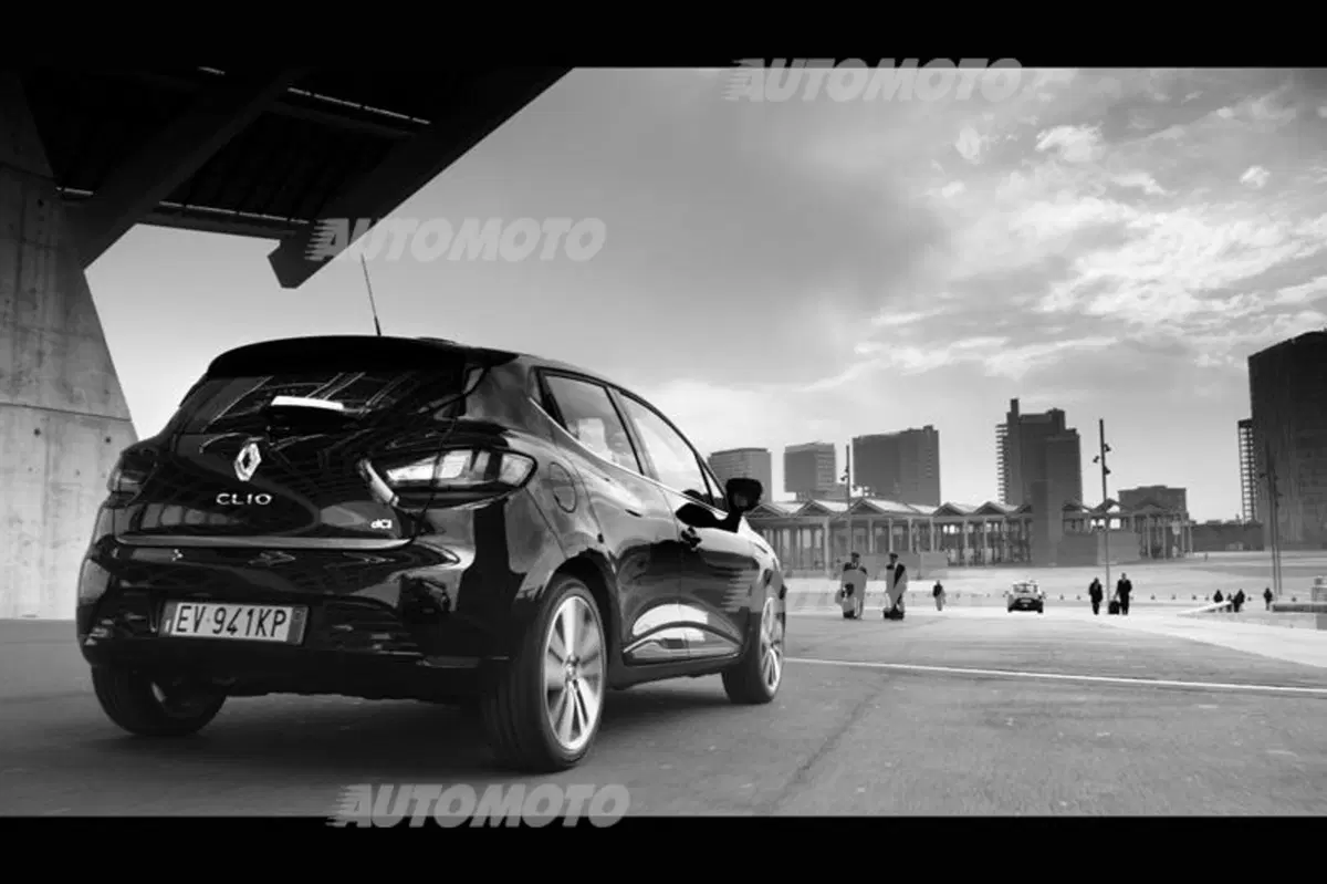 Renault Clio Costume National: l'alta moda entra in auto (37)