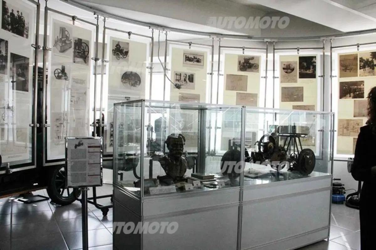 Museo Nicolis: la storia dell'auto e della moto in un'esposizione privata (6)