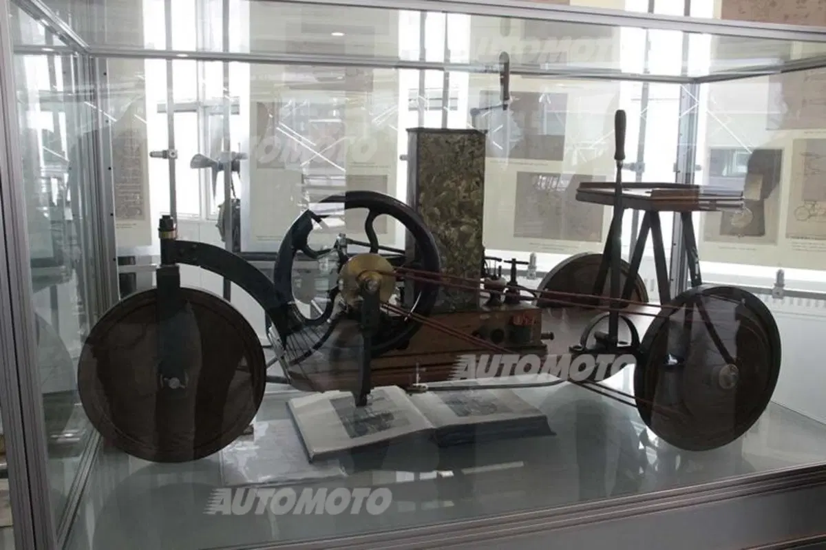 Museo Nicolis: la storia dell'auto e della moto in un'esposizione privata (7)