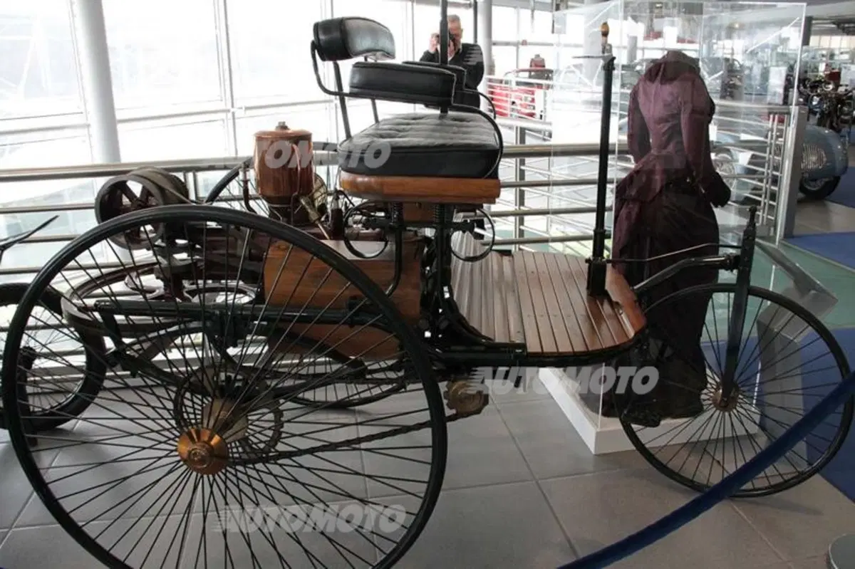 Museo Nicolis: la storia dell'auto e della moto in un'esposizione privata (8)