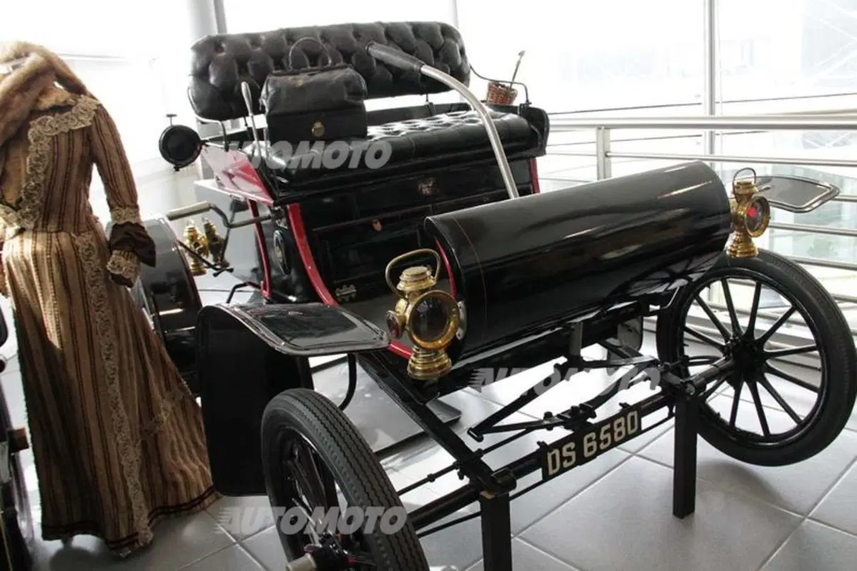 Museo Nicolis: la storia dell'auto e della moto in un'esposizione privata (10)